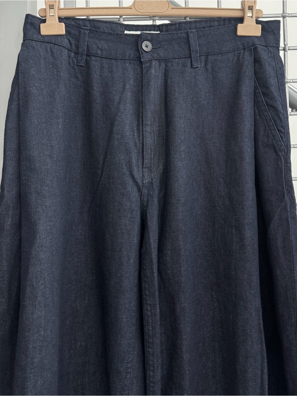 Zara women’s navy blue wide leg side pleated pants size 10